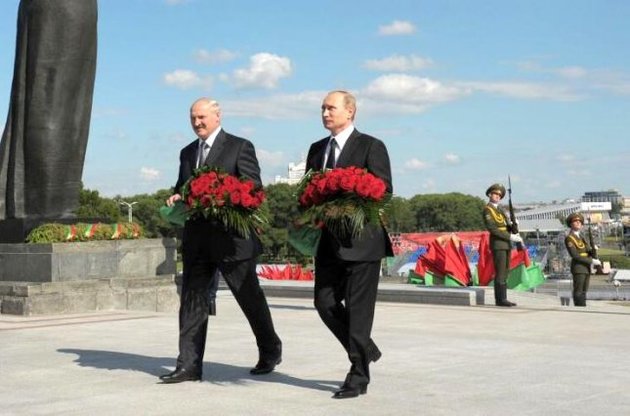 Лукашенко не приїде на парад до Путіна 9 травня в Москву: "зайнятий вдома"