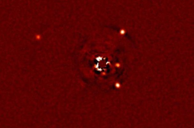 Астрономы получили фото планет ближайшего "двойника" Солнечной системы