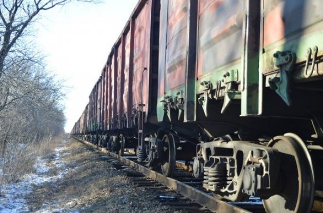 В Донбассе подорвали поезд, движение остановлено