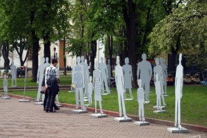 На улицах Одессы появились фигуры "бывших рабов"