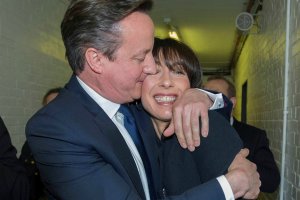Кэмерон и консерваторы уже празднуют победу на выборах в Великобритании
