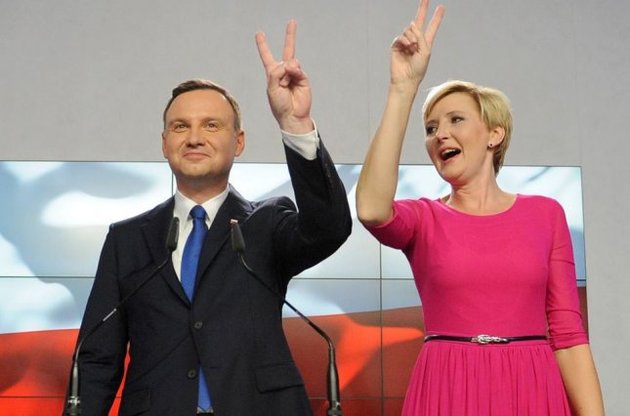 В Польше в первом туре выборов опозиционер Дуда обогнал Коморовского