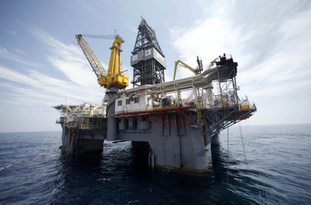 Нефть растет в цене в ожидании данных по запасам сырья в США
