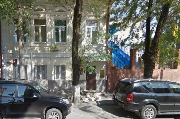 В Ростове-на-Дону консульство Украины неизвестные забросали кирпичами и яйцами
