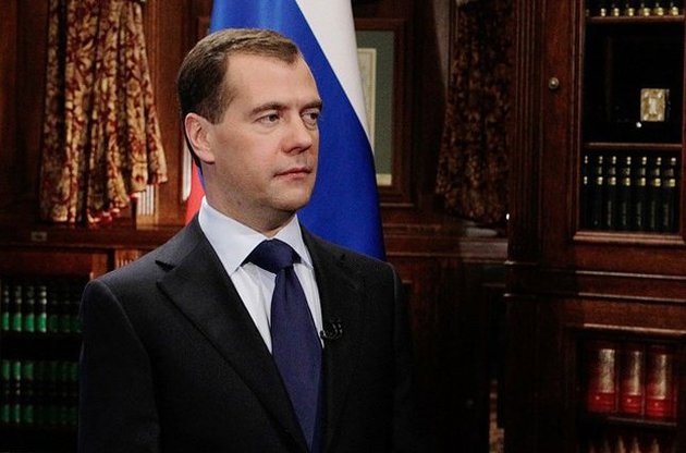 Медведев: Если кредит Януковичу от РФ - взятка, то Порошенко от МВФ - масштабное воровство