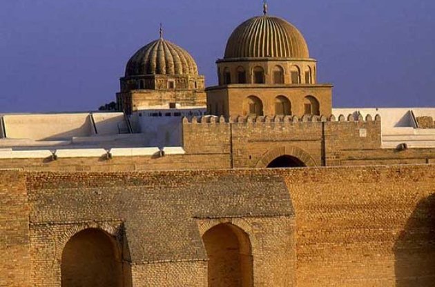 После теракта власти Туниса объявили о закрытии 80 мечетей в стране