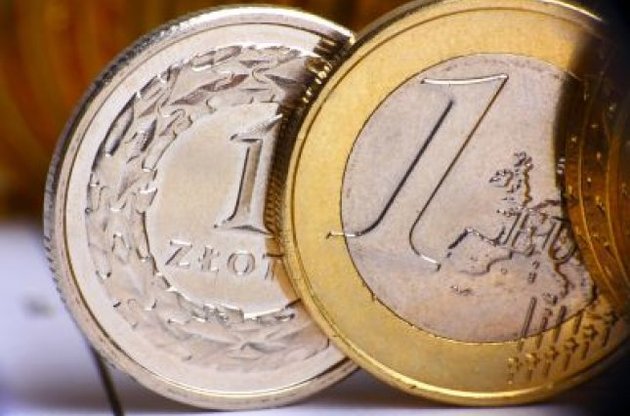 Євро подешевшав через проблеми Греції