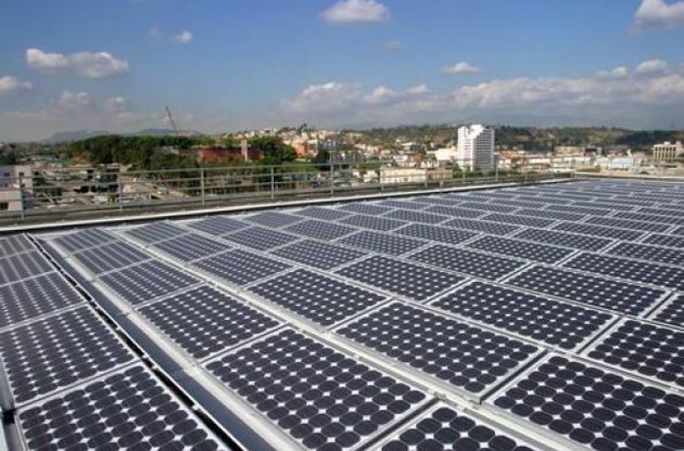 Індія розробляє потяг на сонячній енергії