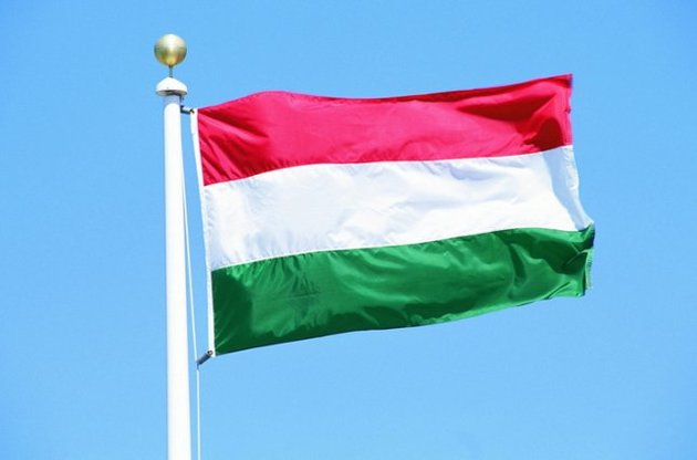В Венгрии порядка тысячи человек протестовали против стены на границе с Сербией