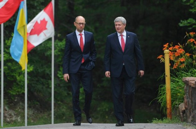 Яценюк просит инвесторов из Канады вытеснить украинских олигархов – Globe and Mail