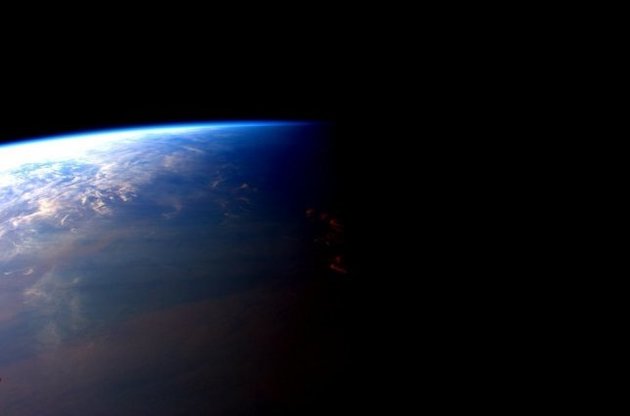 Астронавт NASA опубликовал впечатляющее фото встречи дня и ночи над Землей