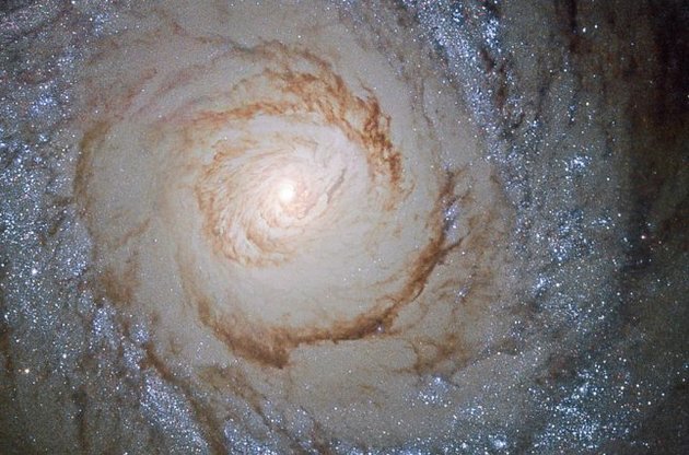 Телескоп "Хаббл" сделал фото галактики в созвездии Гончих псов