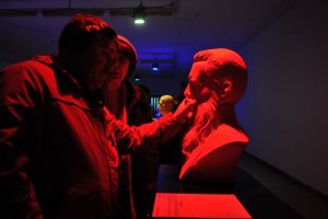 Во Львове открылась выставка скульптур для людей со слабым зрением