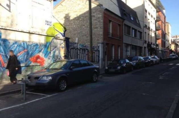 У передмісті Парижа знайдений автомобіль зі зброєю терористів - ЗМІ