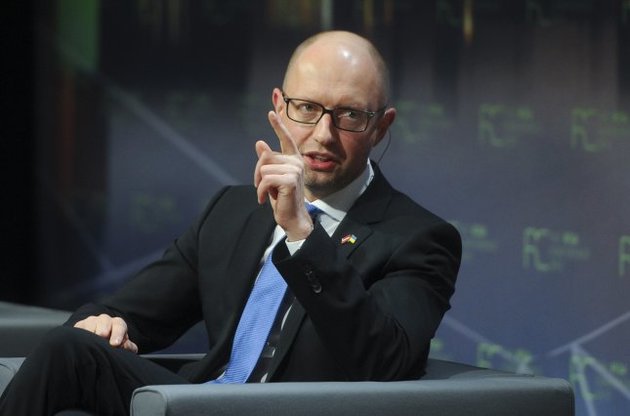 Яценюк попросив у Євросоюзу грошей на доплати українським чиновникам