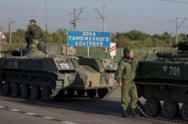 Россия усилила охрану границ с Крымом "Градами" и танками