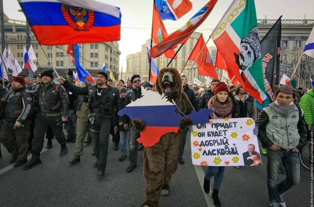 Большинство россиян считает выражение "Крымнаш" "символом гордости" - соцопрос