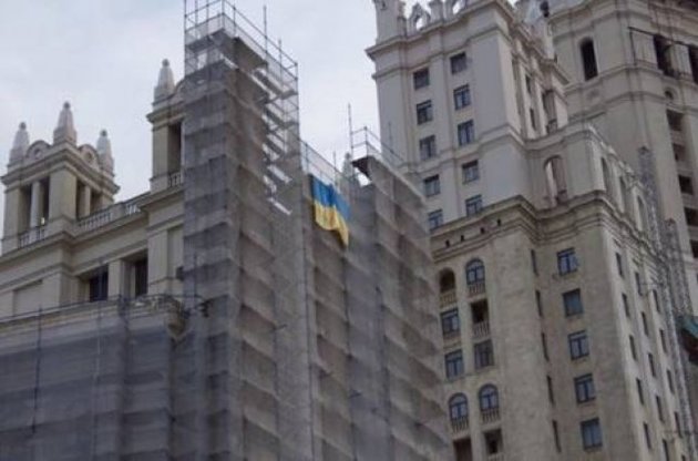 В Москве арестовали руфера, вывесившего флаг к годовщине Евромайдана
