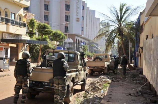 В Мали арестовали подозреваемых в нападении на отель