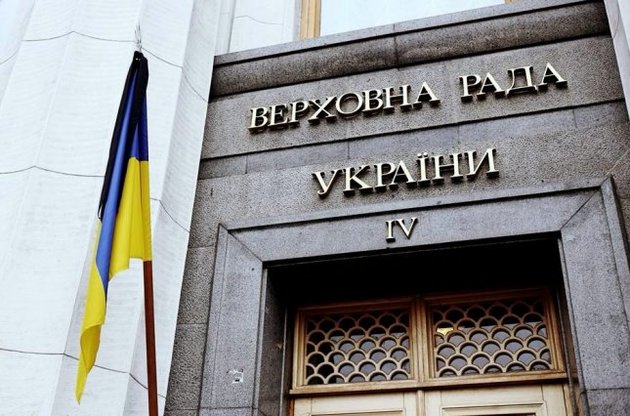 Рада учла поправки Порошенко и повторно приняла закон о реформировании печатных СМИ