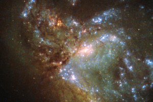 "Хаббл" обнаружил новообразованную галактику в созвездии Геркулеса