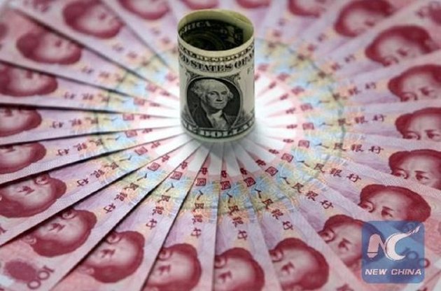 Центробанк Китая понизил курс юаня до нового минимума за 4 года