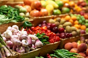 Во Франции законом запретили супермаркетам выбрасывать еду