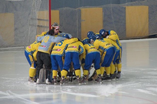 Украина остановилась в шаге от финала на чемпионате мира по хоккею с мячом