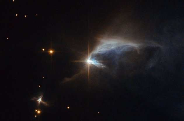"Хаббл" сделал фото молодой звезды в созвездии Кассиопеи