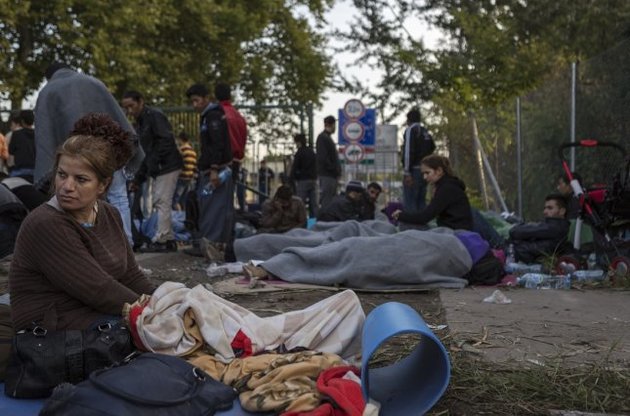 Сербия закрыла границу с Македонией из-за наплыва беженцев – СМИ