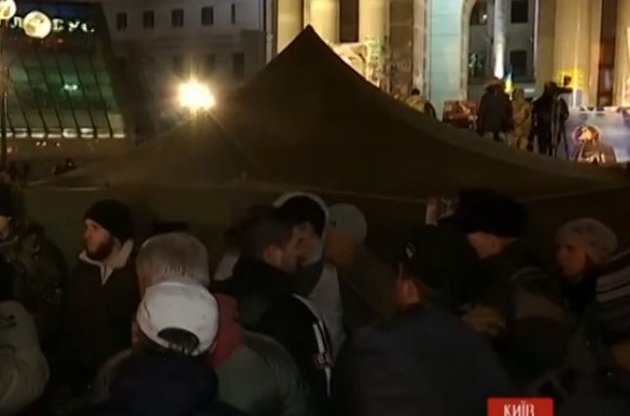 На Майдане осталось около 200 митингующих, но акция продолжается