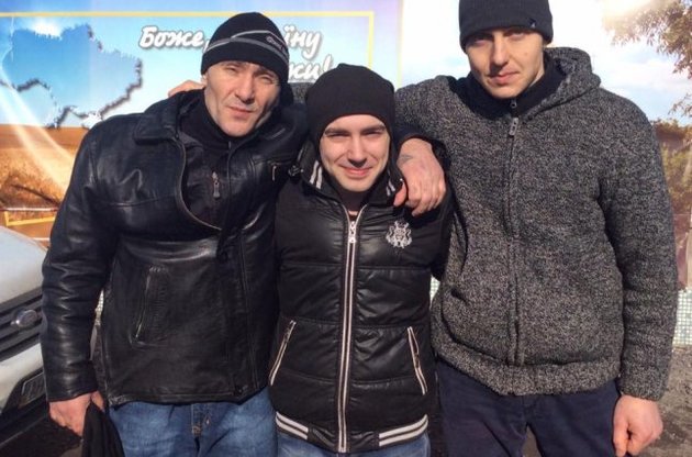 Освобожденные из плена украинские военные прибыли в Киев