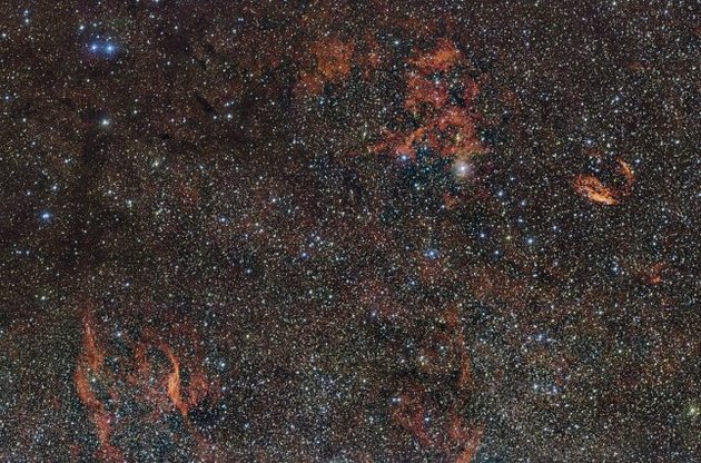 Астрономи зробили фото прихованих хмарами пилу зірок-гігантів