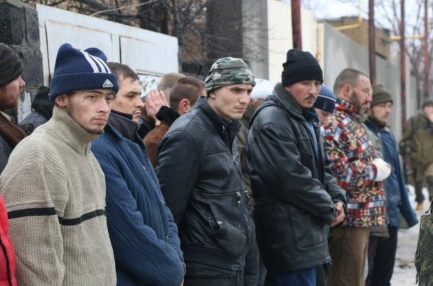 Стало известно, сколько украинских заложников удерживает Россия