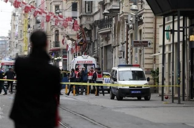 При взрыве террориста-смертника в Стамбуле погибли три человека