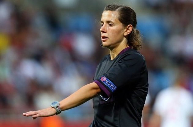 Жінка-арбітр дебютувала в Прем'єр-лізі з вилучення