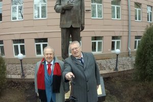 В Москве Жириновский с пафосом открыл себе памятник
