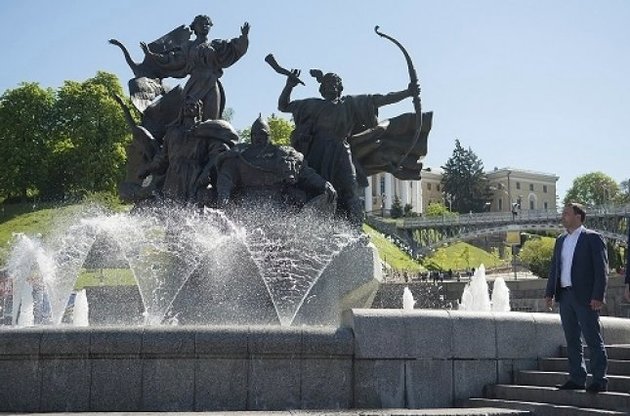 В центре Киева включили фонтаны