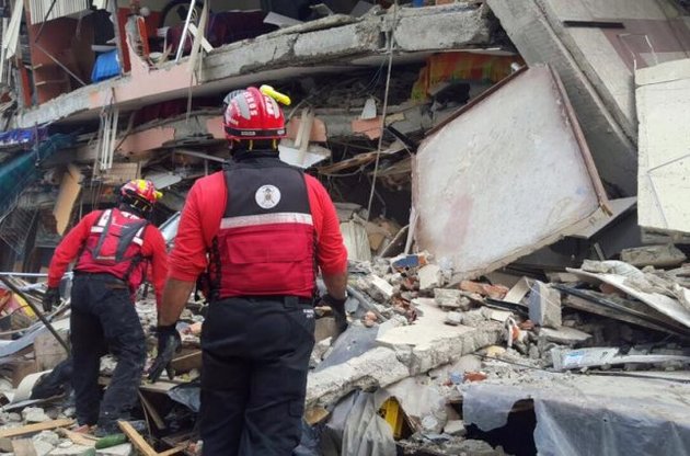 В Эквадоре старик сумел выжить 13 дней под завалами после землетрясения