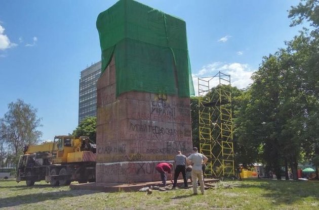 Кличко пожаловался на трудности с демонтажем памятников тоталитарному режиму