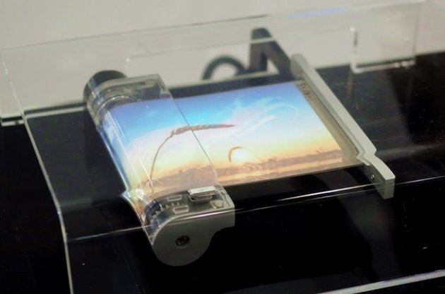 Samsung представила прототип экрана–свитка