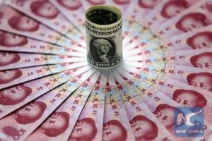 Китай ослабил курс юаня к доллару до минимума с февраля 2011 года