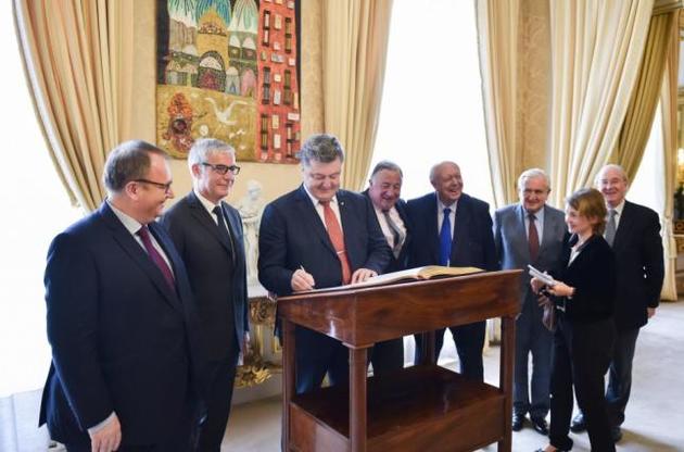Порошенко обговорив з французькими парламентарями санкції проти Росії та безвізовий режим