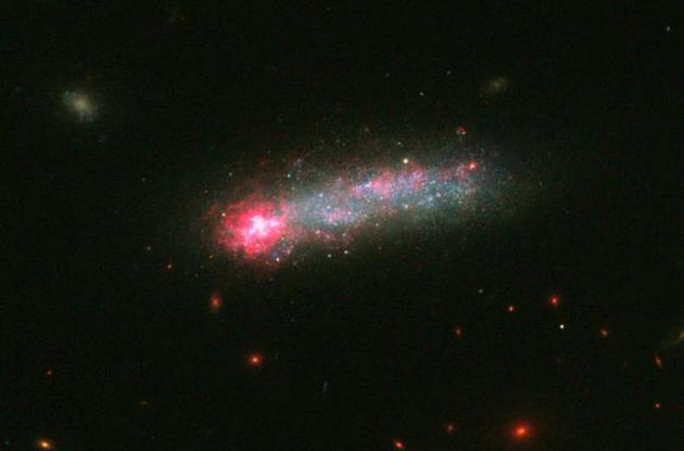 "Хаббл" сделал фото редкой "галактики-головастика"