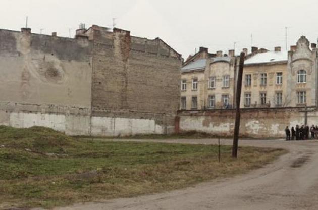 У Львові у колишній катівні КГБ та гестапо виявили два масові поховання