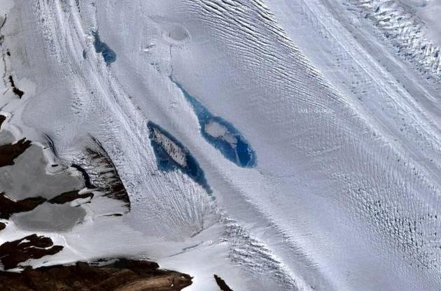 На поверхности ледников Антарктиды появляются молодые озера – ученые