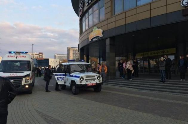 В Минске мужчины с бензопилой напали на посетителей торгового центра, одна погибшая