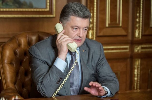 Порошенко и Меркель договорились провести телефонную конференцию в формате "Украина-Германия-Франция"