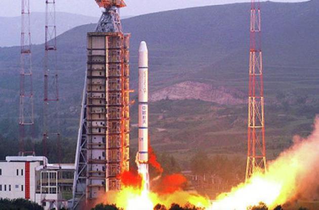В Китае запустили в космос "Священный челнок" с двумя астронавтами на борту