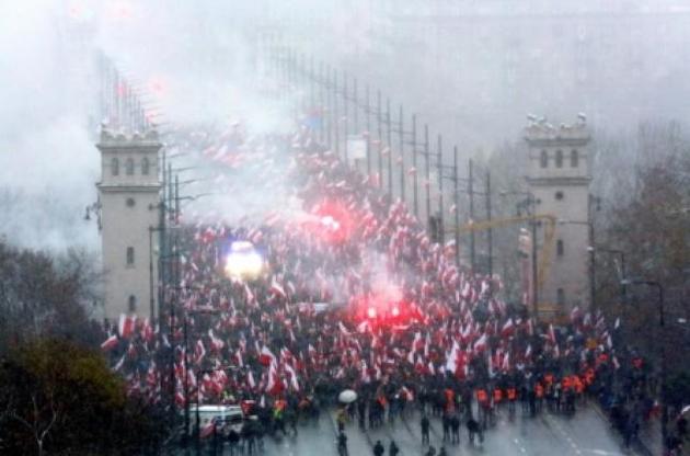 На Марше независимости в Варшаве сожгли украинский флаг